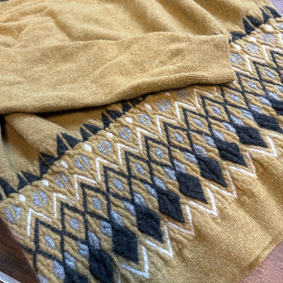 Celtic & Co Sweater size large - Picture 2 of 5